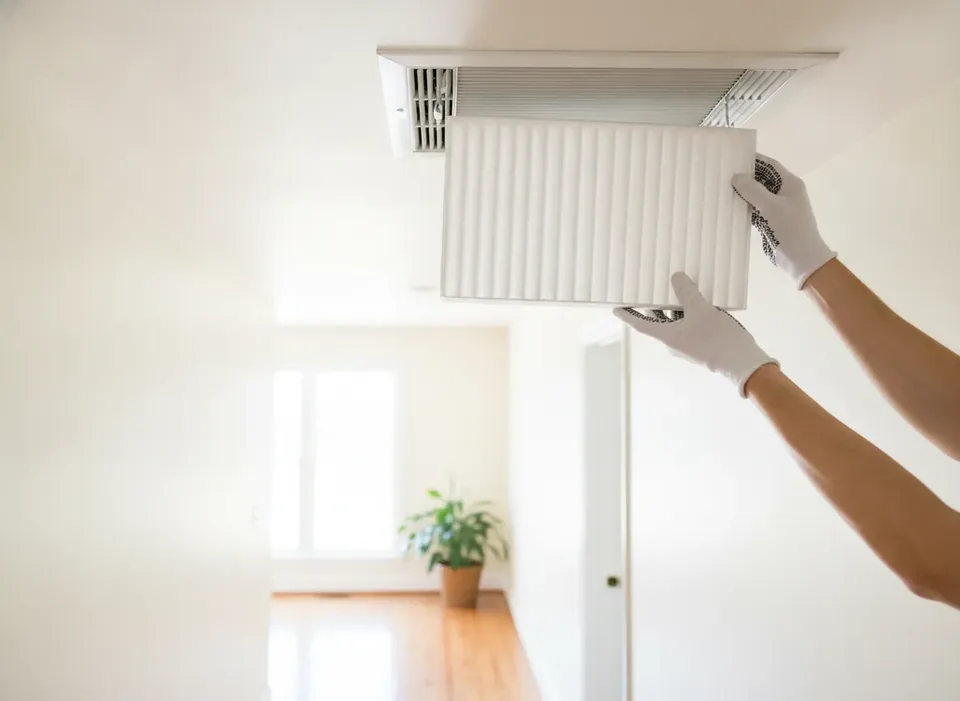 Fresh air filter going into a return air grille